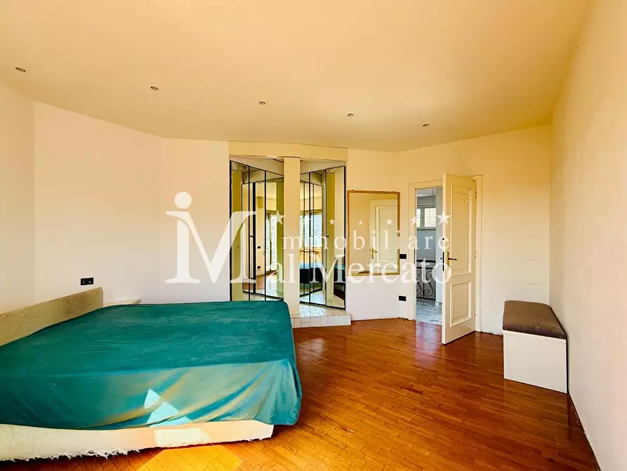 Immagine 47 di Porzione di casa in vendita  a Viareggio