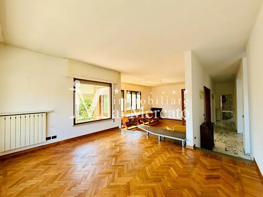 Immagine 17 di Porzione di casa in vendita  a Viareggio