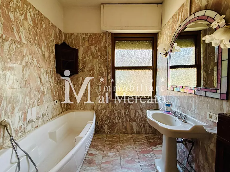 Immagine 37 di Porzione di casa in vendita  a Viareggio