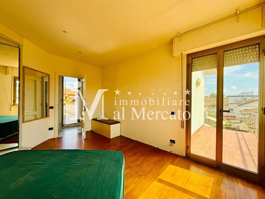 Immagine 48 di Porzione di casa in vendita  a Viareggio