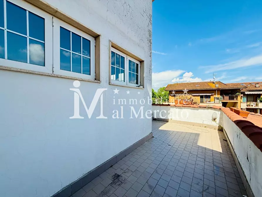 Immagine 53 di Porzione di casa in vendita  a Viareggio