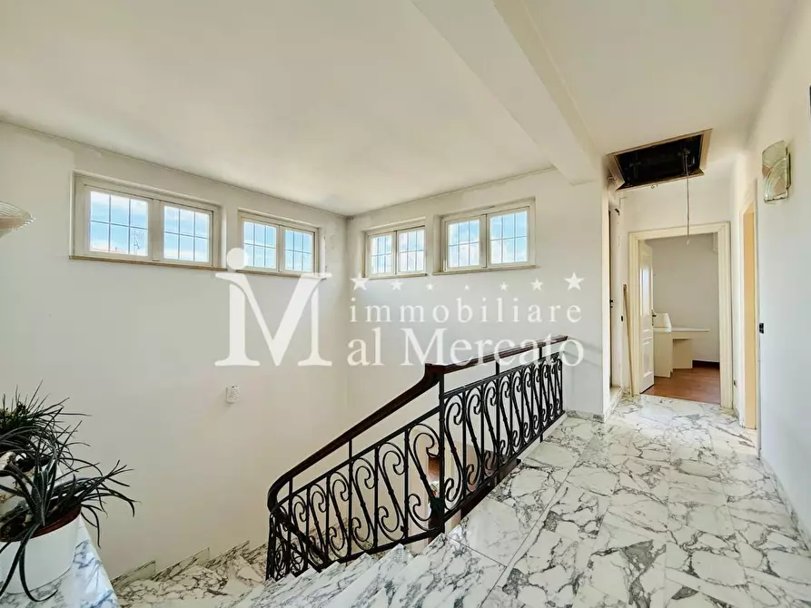 Immagine 40 di Porzione di casa in vendita  a Viareggio