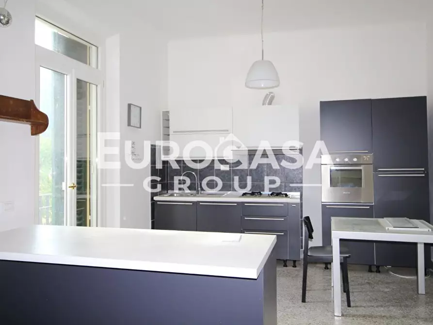 Immagine 10 di Appartamento in vendita  a Lucca