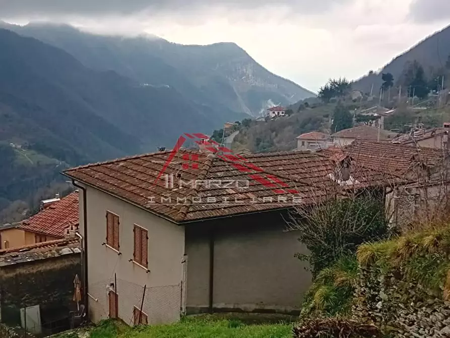 Immagine 17 di Porzione di casa in vendita  a Seravezza