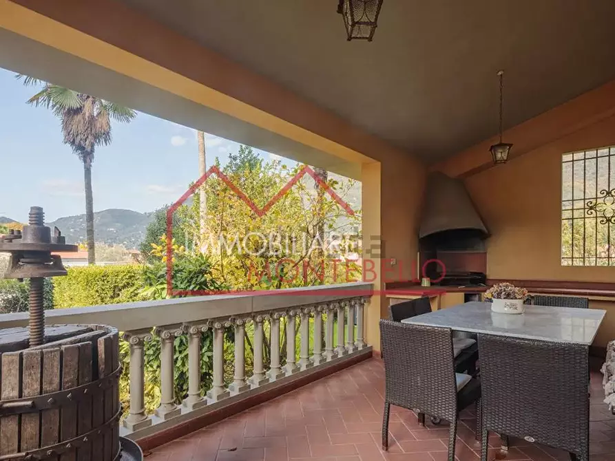 Immagine 10 di Villa in vendita  a Camaiore