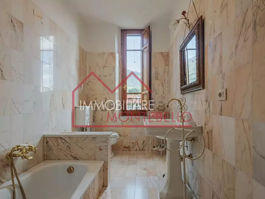 Immagine 31 di Villa in vendita  a Camaiore