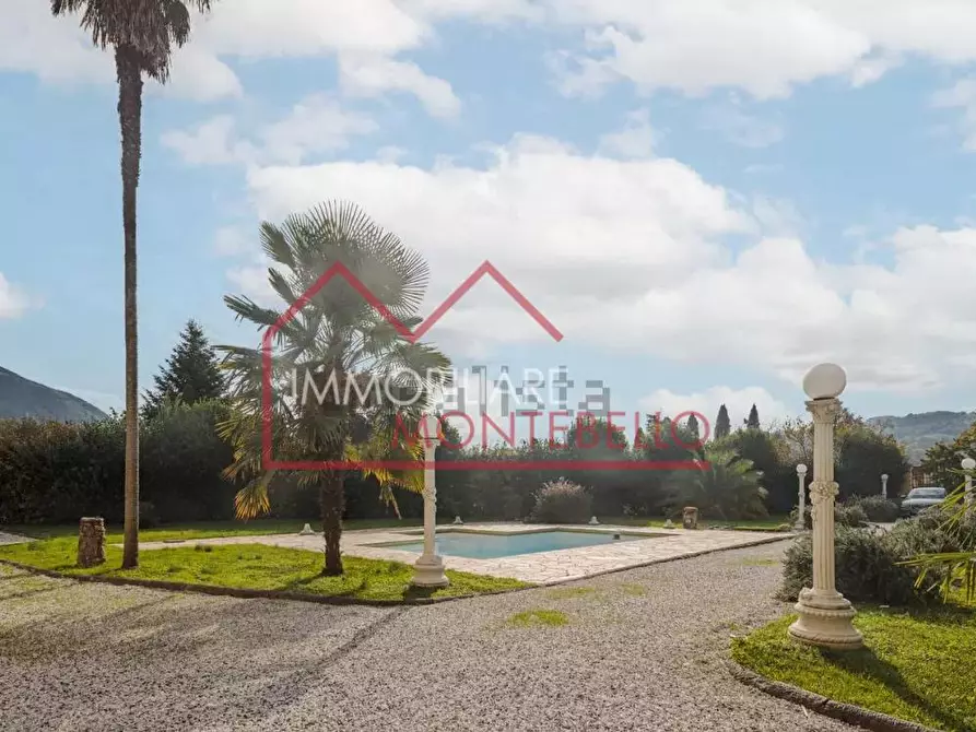 Immagine 24 di Villa in vendita  a Camaiore