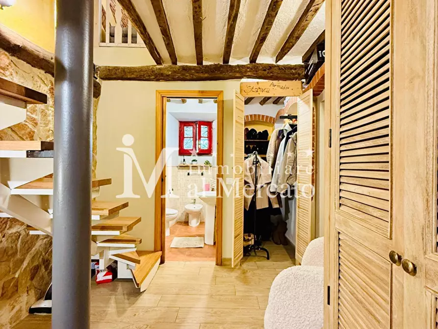 Immagine 49 di Rustico / casale in vendita  a Camaiore