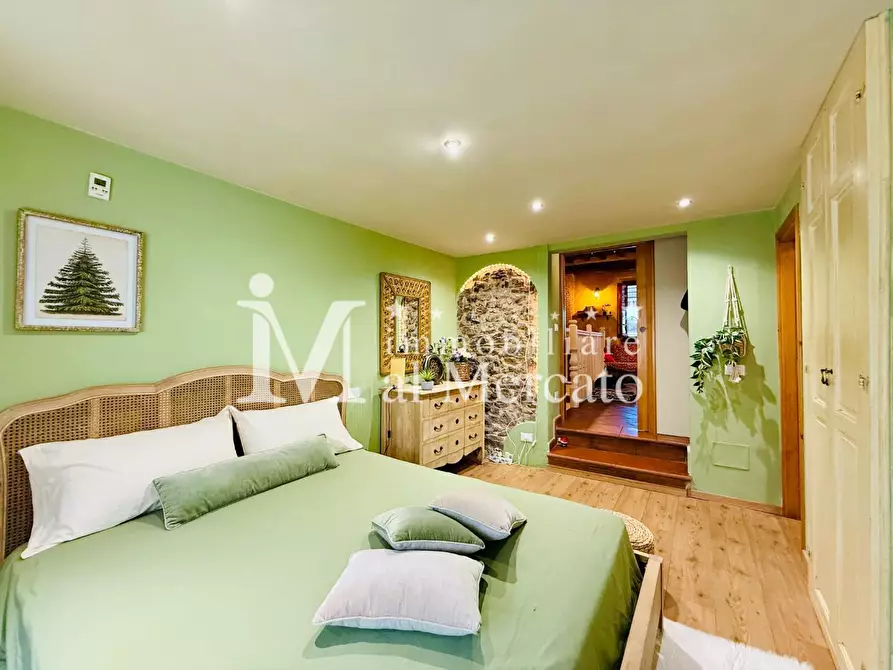 Immagine 42 di Rustico / casale in vendita  a Camaiore