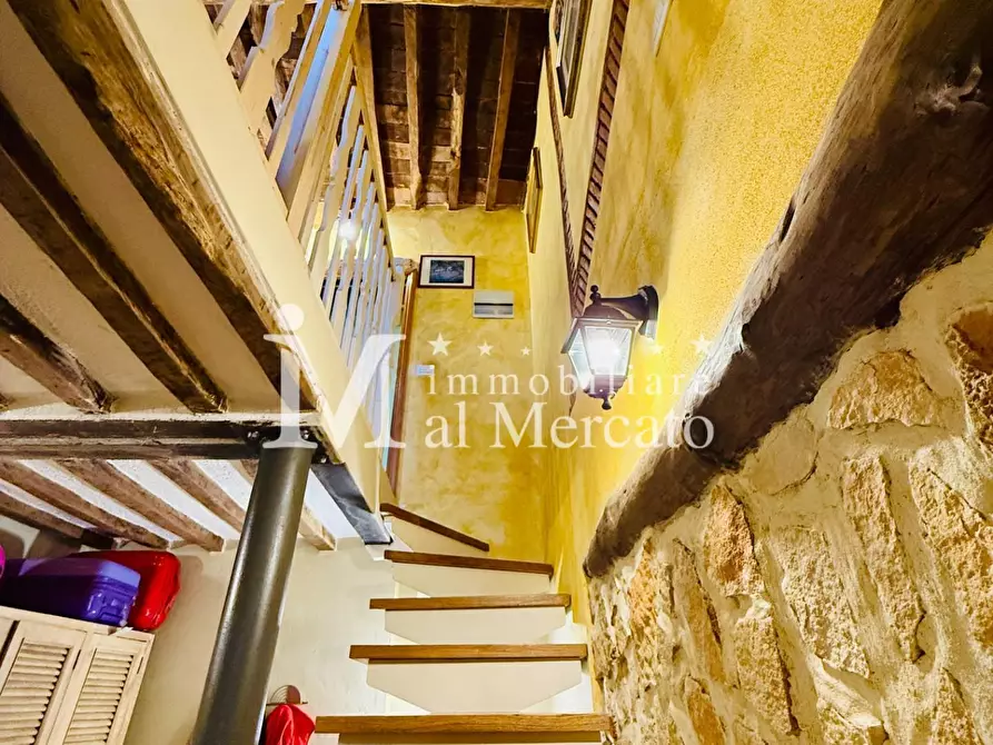 Immagine 48 di Rustico / casale in vendita  a Camaiore