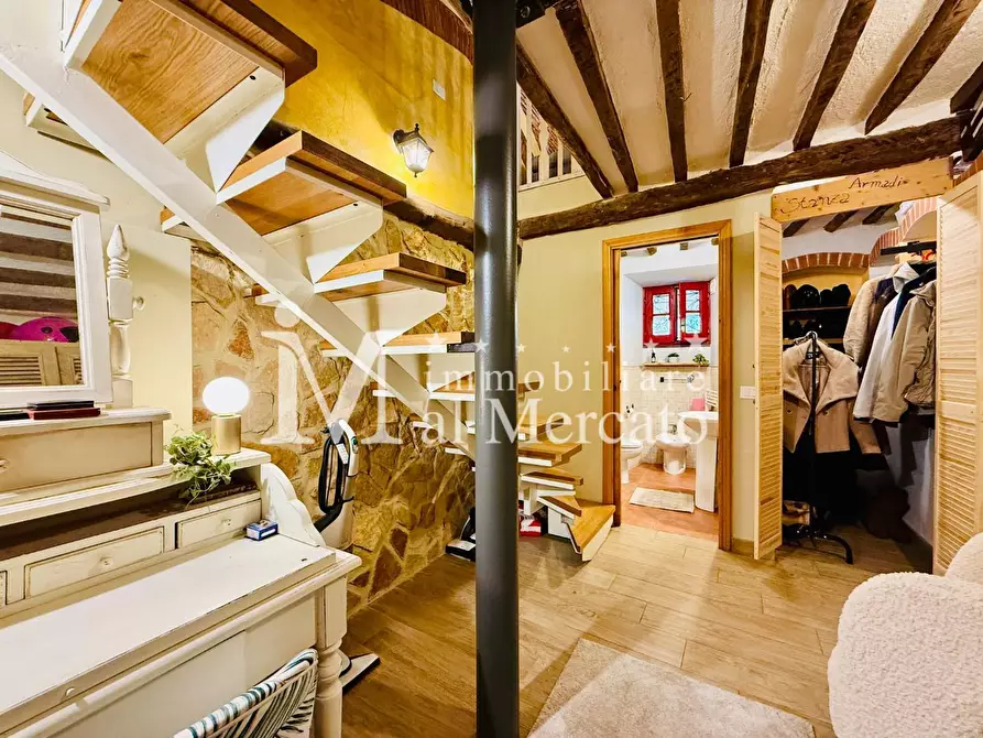 Immagine 51 di Rustico / casale in vendita  a Camaiore