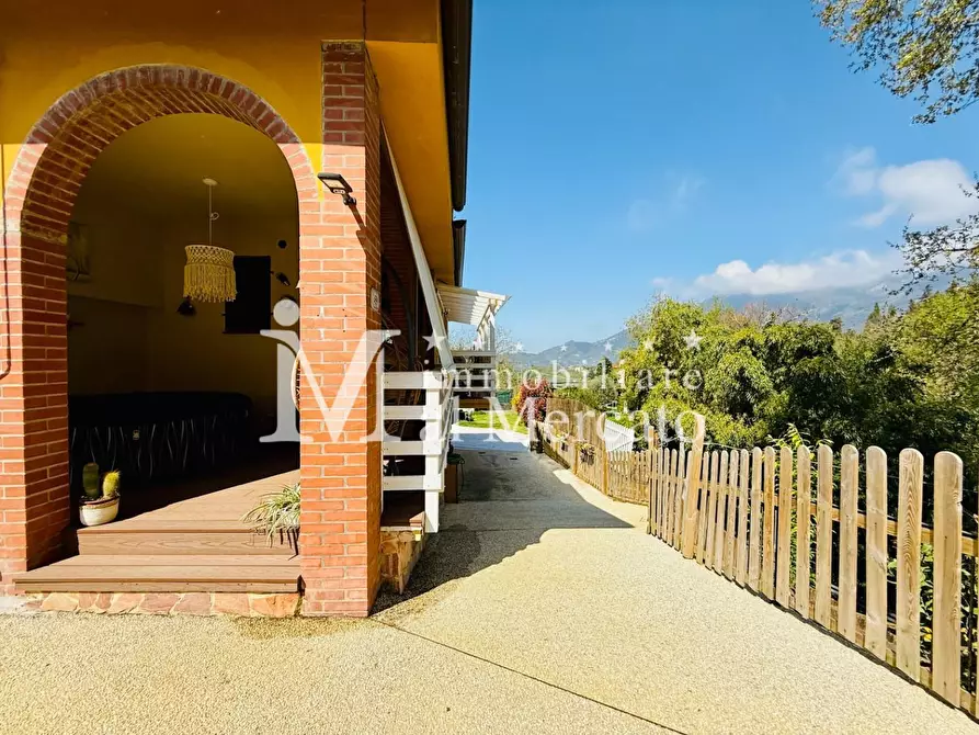 Immagine 12 di Rustico / casale in vendita  a Camaiore