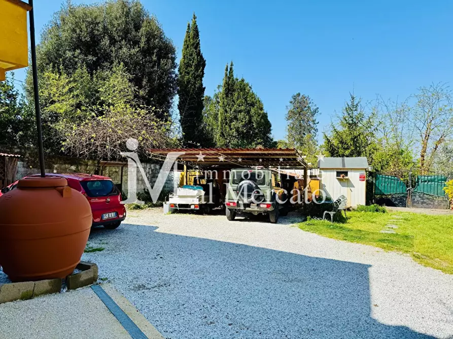 Immagine 7 di Rustico / casale in vendita  a Camaiore