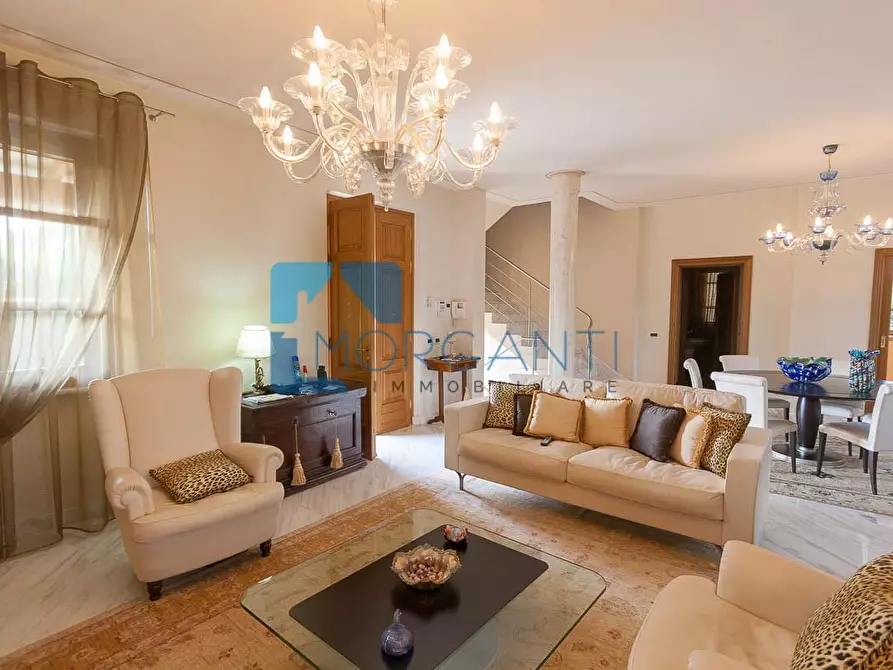 Immagine 11 di Villa in vendita  a Pietrasanta