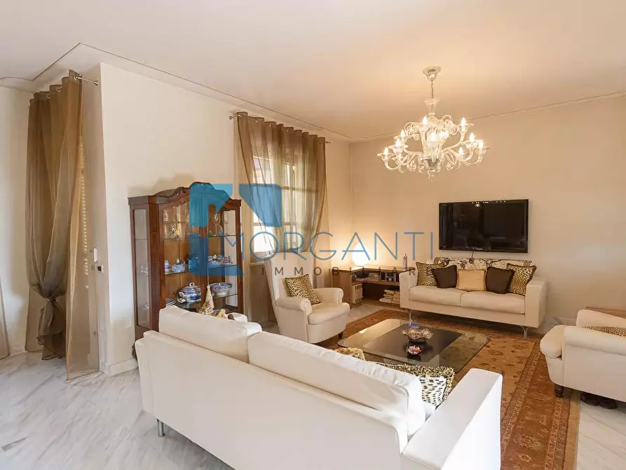 Immagine 9 di Villa in vendita  a Pietrasanta