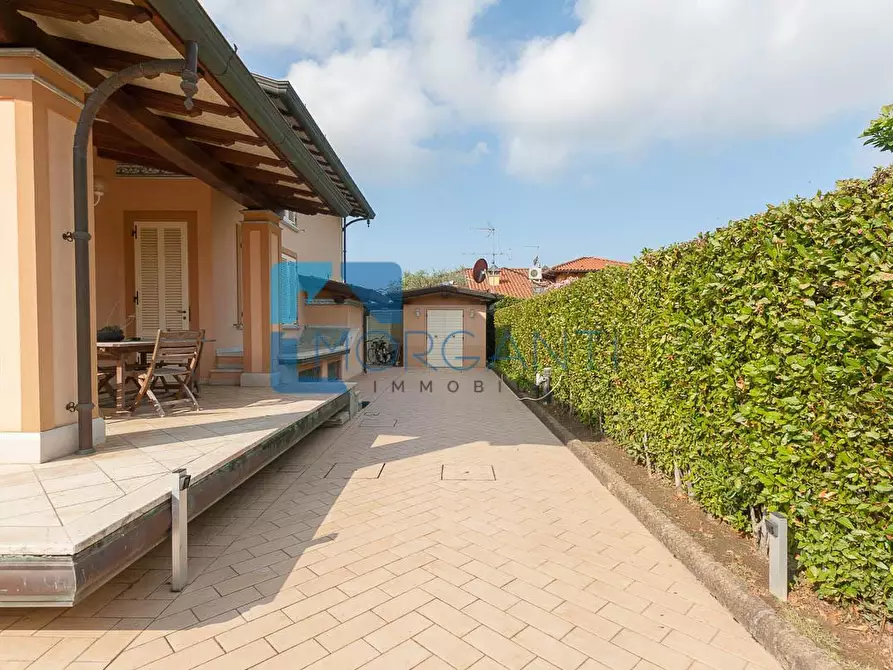 Immagine 3 di Villa in vendita  a Pietrasanta