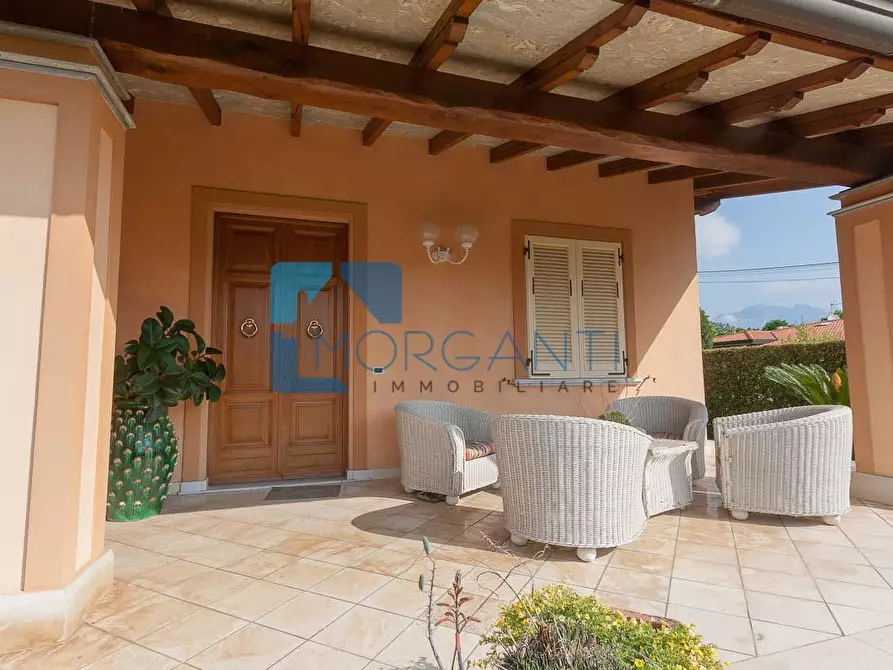 Immagine 7 di Villa in vendita  a Pietrasanta