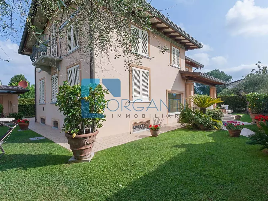 Immagine 6 di Villa in vendita  a Pietrasanta