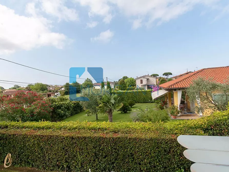 Immagine 32 di Villa in vendita  a Pietrasanta