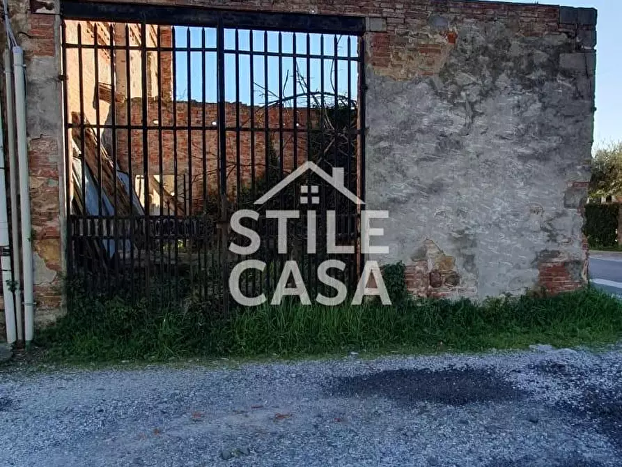 Immagine 2 di Deposito in vendita  a Capannori