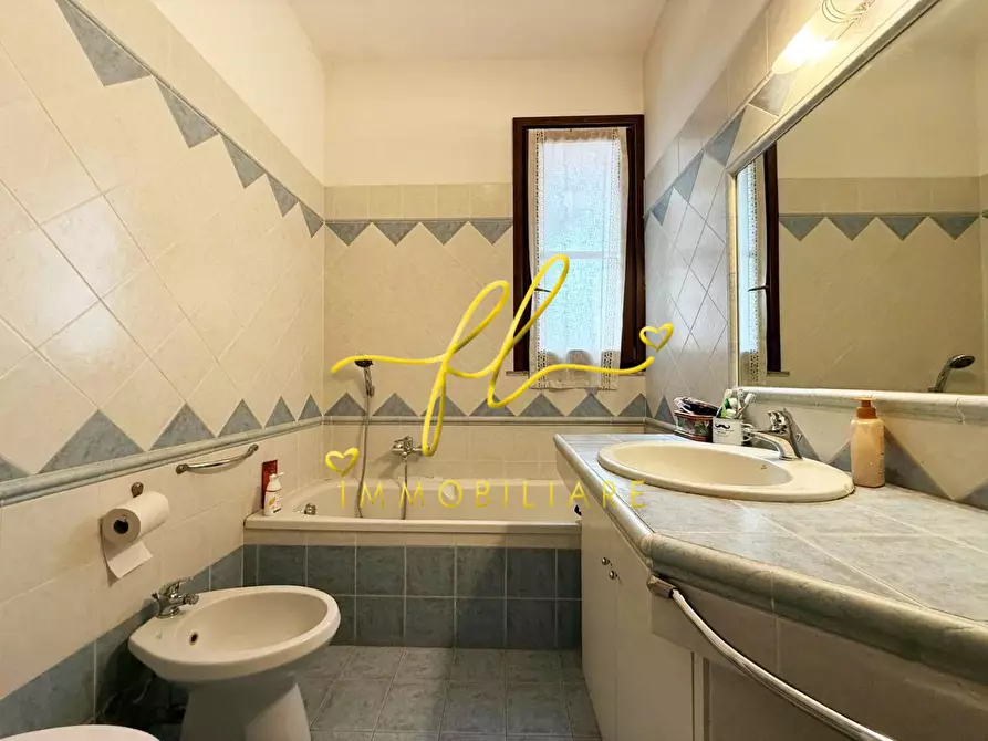 Immagine 37 di Casa colonica in vendita  a Cecina