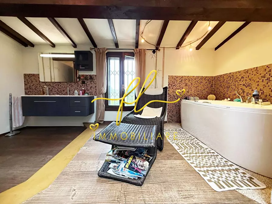 Immagine 41 di Casa colonica in vendita  a Cecina