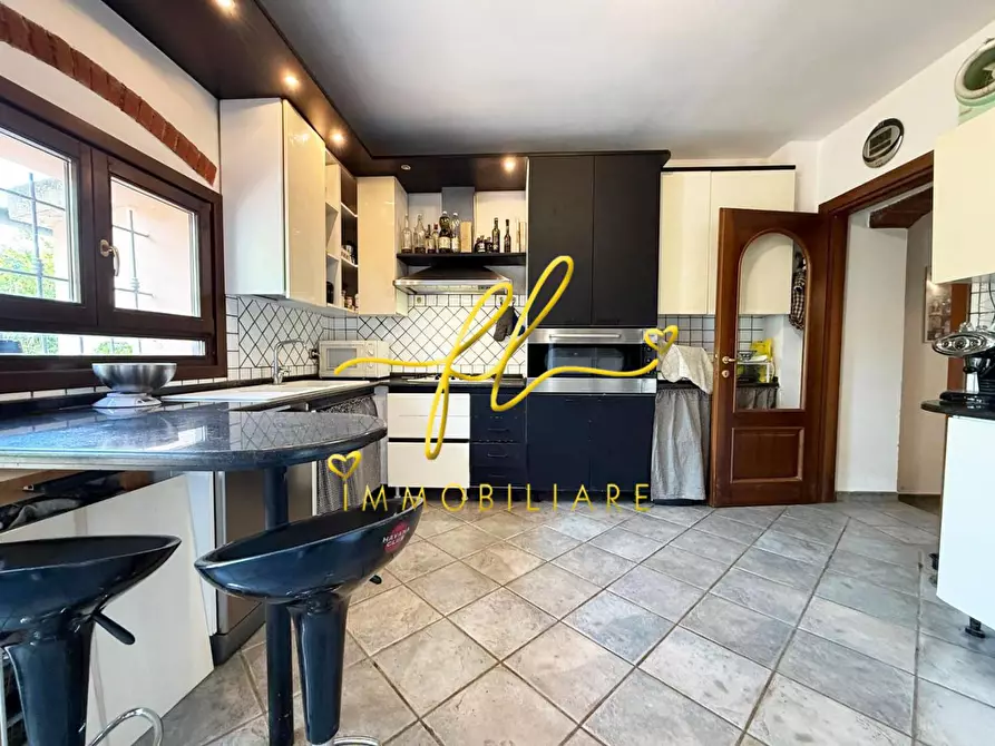 Immagine 13 di Casa colonica in vendita  a Cecina