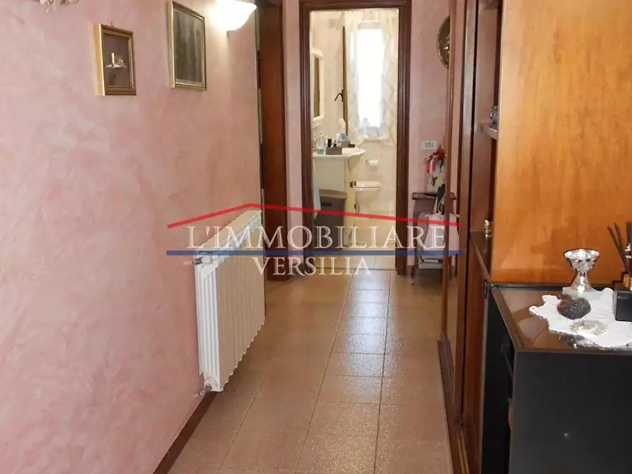 Immagine 26 di Villa in vendita  a Massa