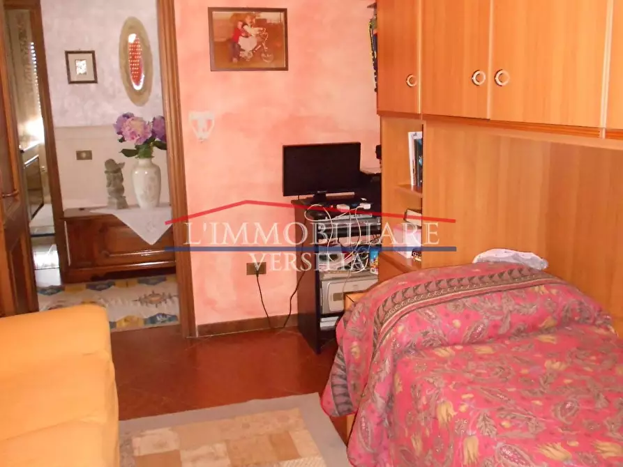 Immagine 74 di Villa in vendita  a Massa