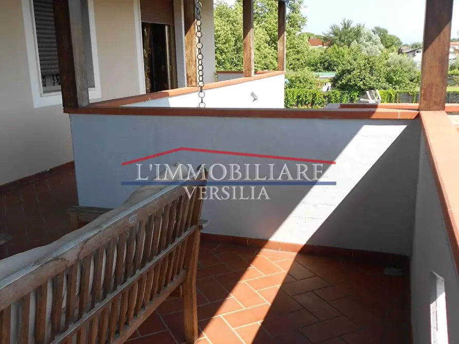 Immagine 60 di Villa in vendita  a Massa