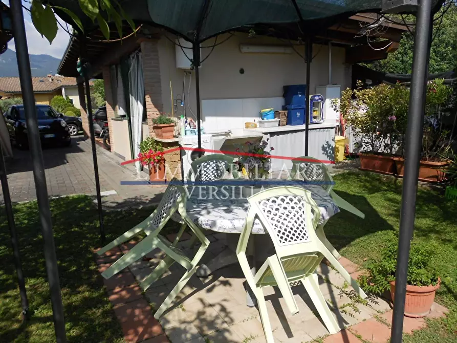 Immagine 7 di Villa in vendita  a Massa