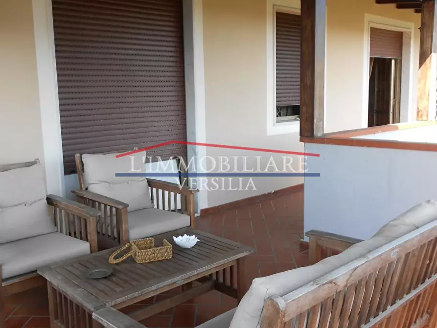 Immagine 59 di Villa in vendita  a Massa