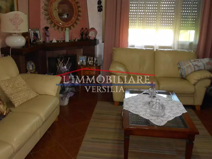 Immagine 66 di Villa in vendita  a Massa