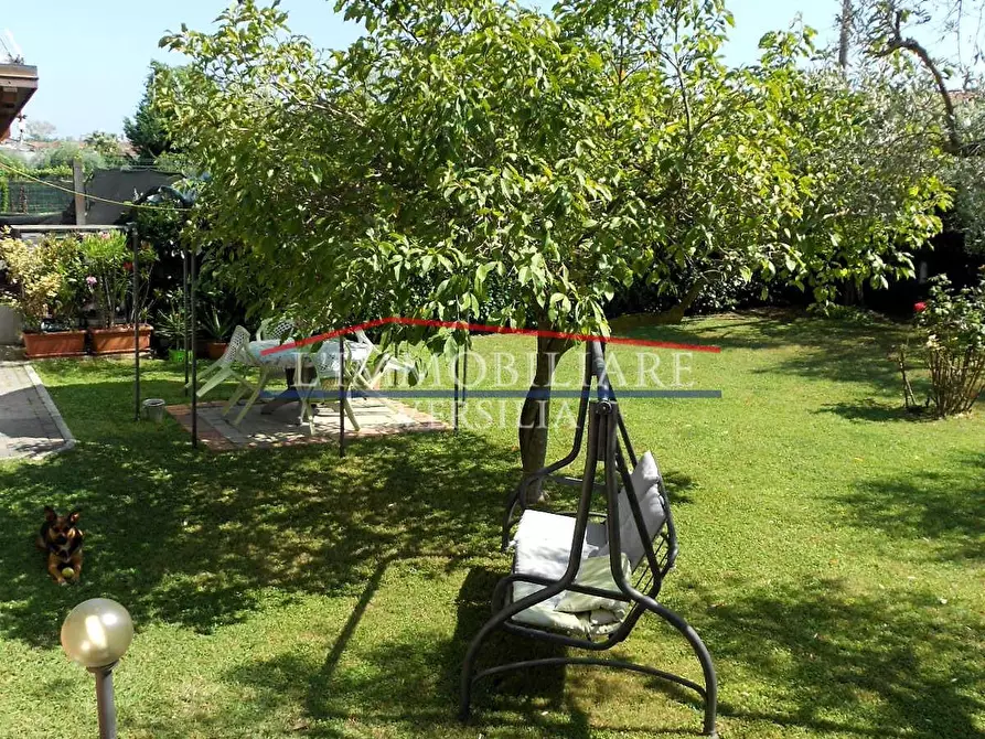 Immagine 44 di Villa in vendita  a Massa