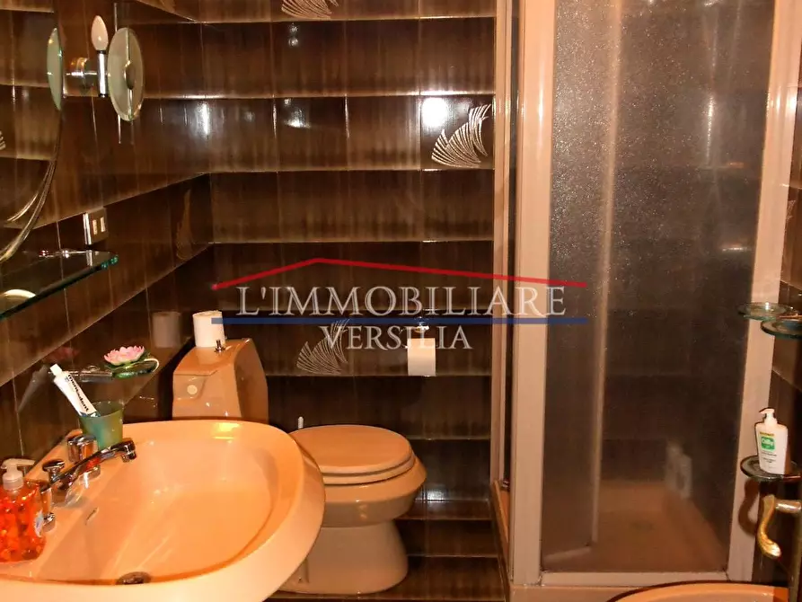 Immagine 39 di Villa in vendita  a Massa