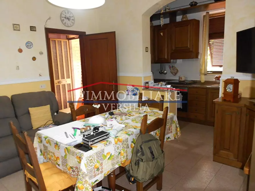 Immagine 33 di Villa in vendita  a Massa