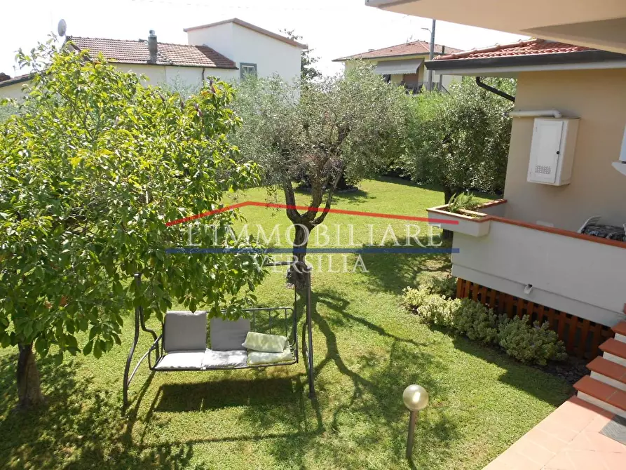 Immagine 49 di Villa in vendita  a Massa