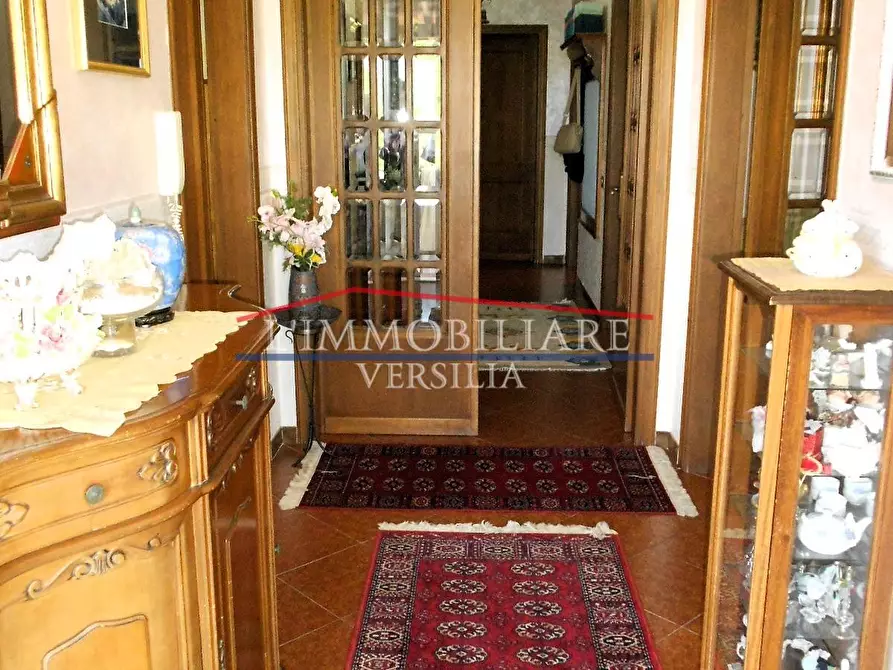 Immagine 62 di Villa in vendita  a Massa