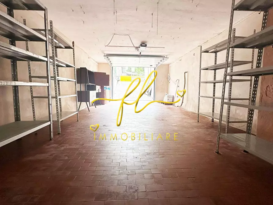 Immagine 4 di Garage in vendita  a Cecina