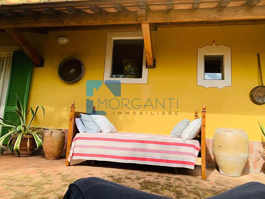 Immagine 2 di Villa in vendita  a Camaiore