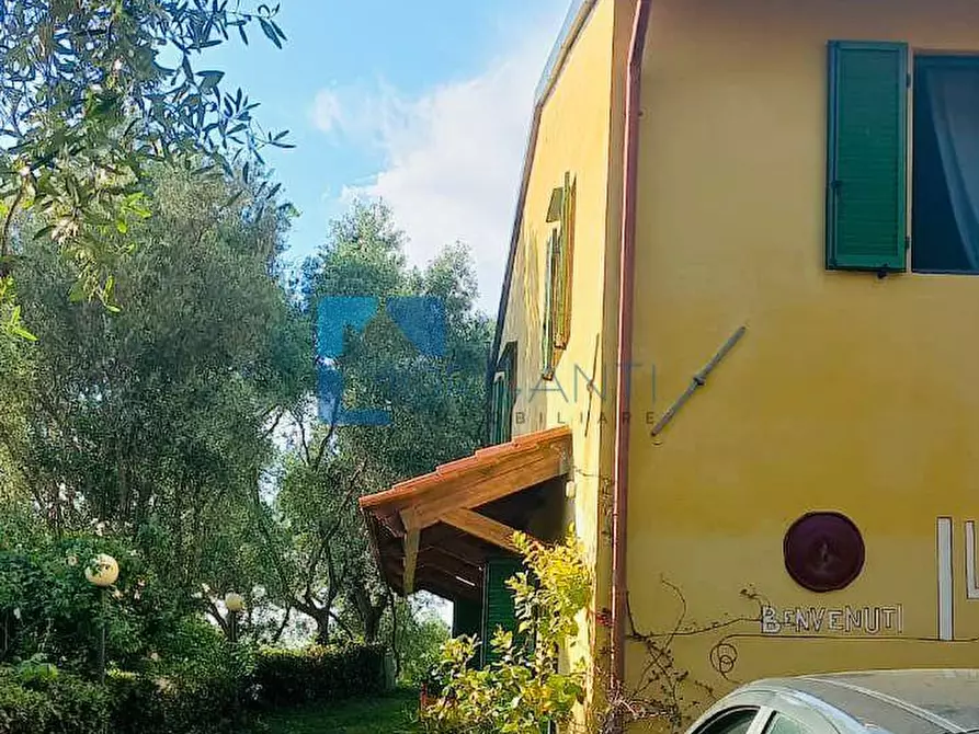 Immagine 18 di Villa in vendita  a Camaiore