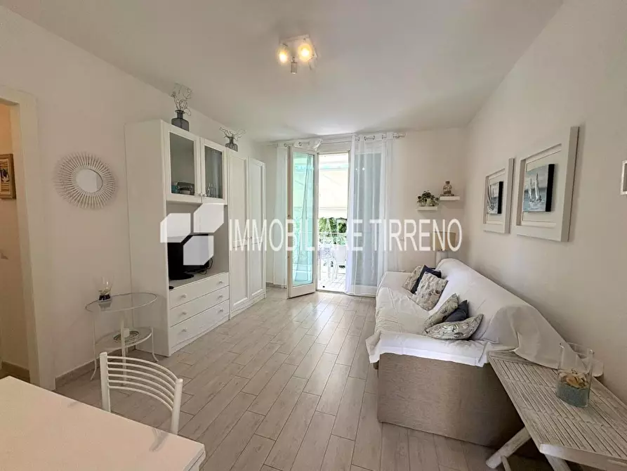 Immagine 2 di Appartamento in vendita  a Massa