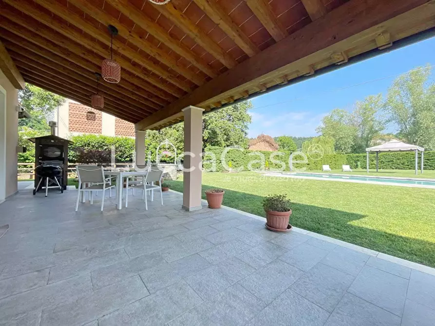 Immagine 8 di Villa in vendita  a Capannori