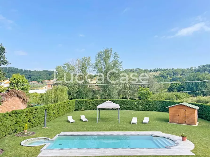 Immagine 34 di Villa in vendita  a Capannori