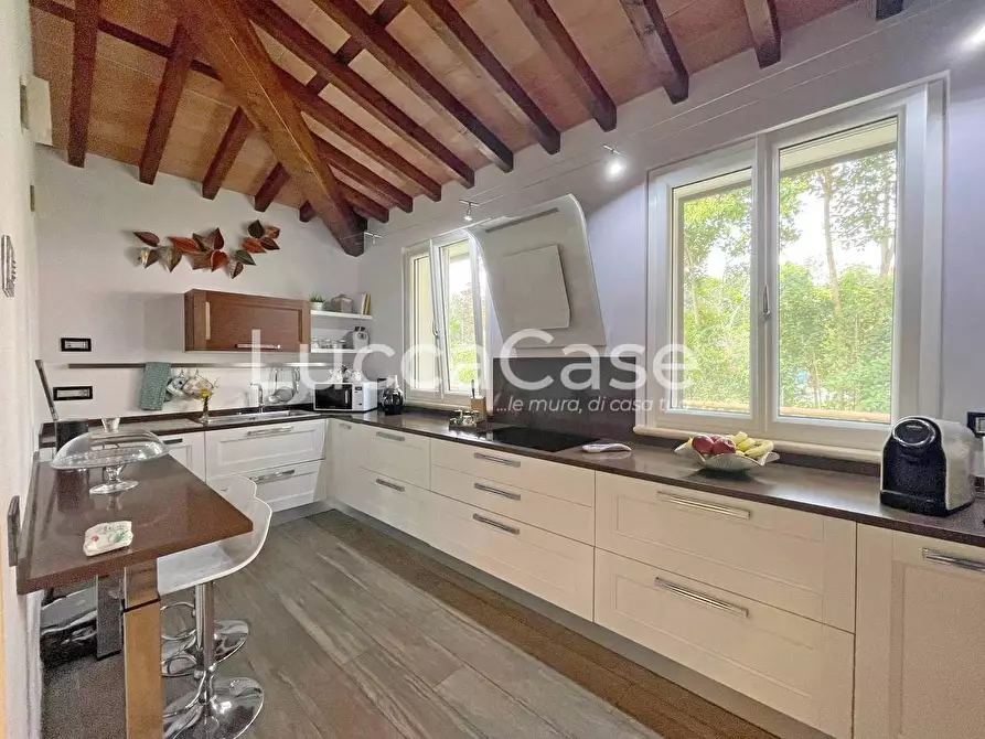 Immagine 52 di Villa in vendita  a Capannori