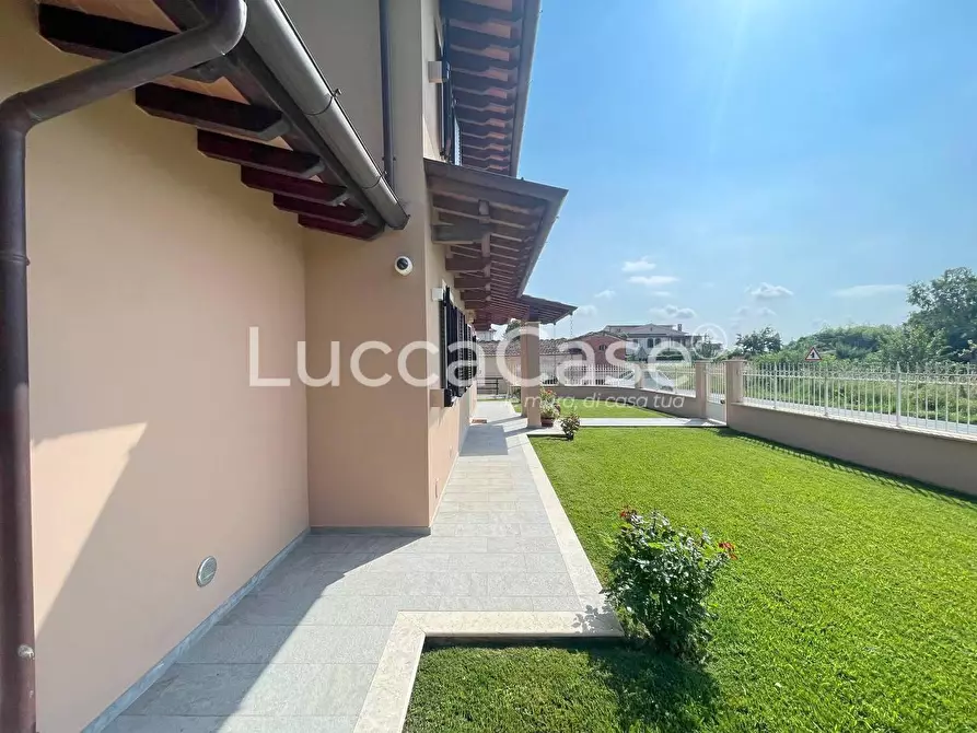 Immagine 9 di Villa in vendita  a Capannori