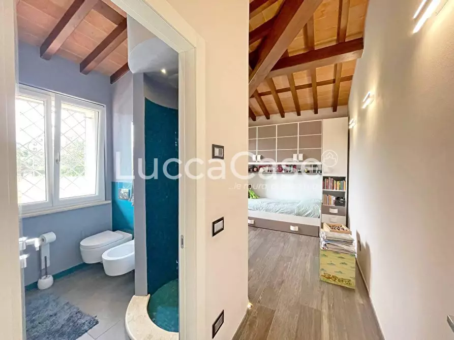 Immagine 30 di Villa in vendita  a Capannori