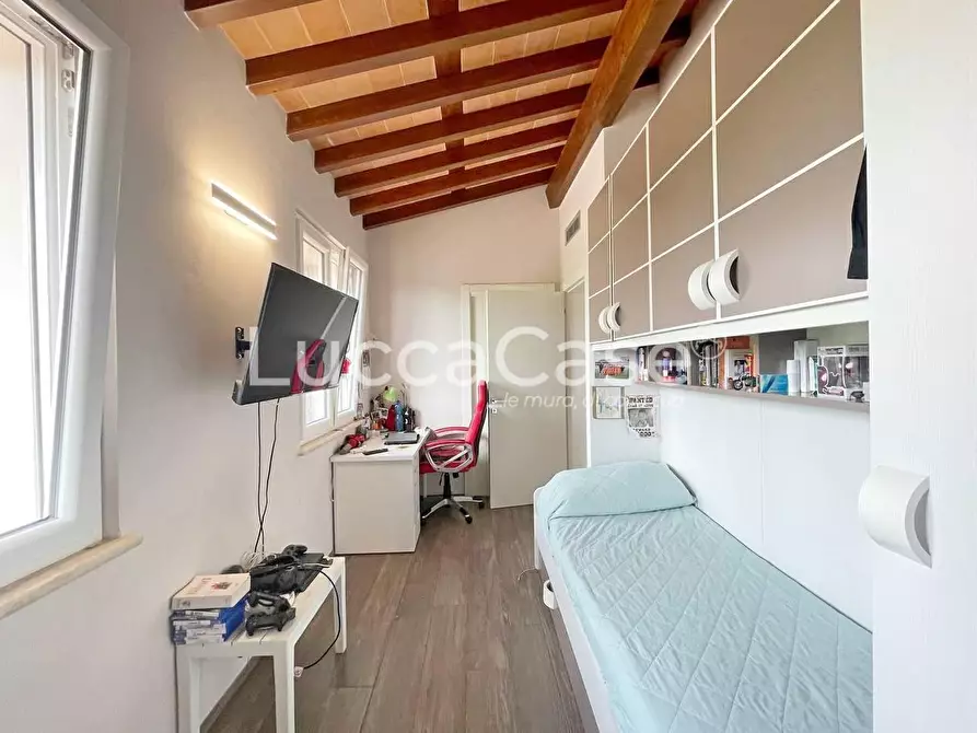 Immagine 31 di Villa in vendita  a Capannori