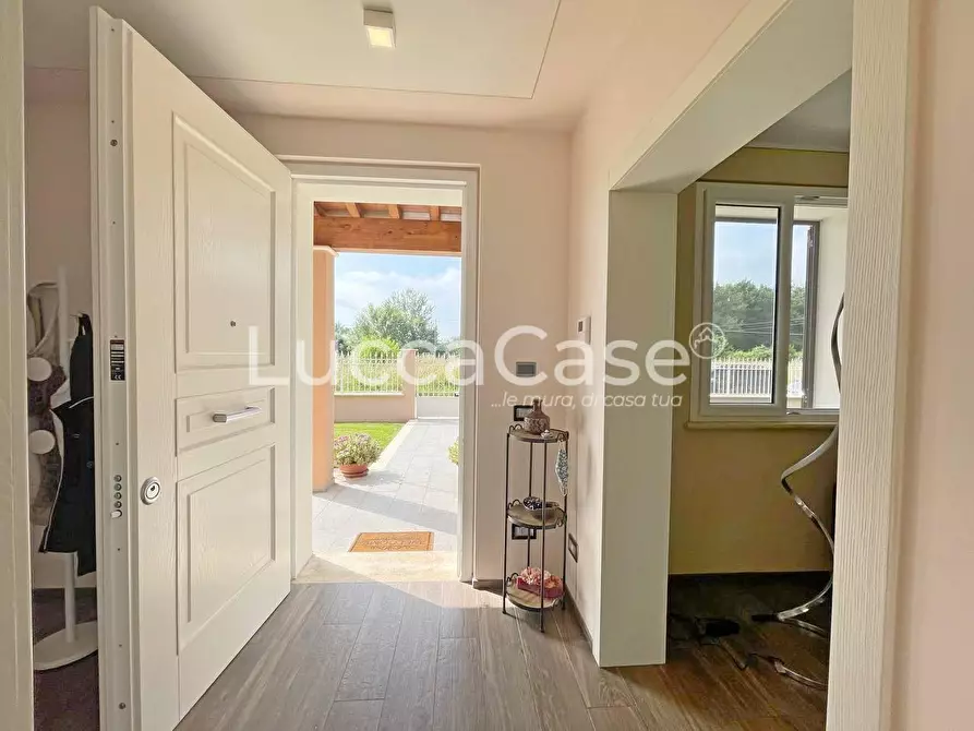 Immagine 43 di Villa in vendita  a Capannori