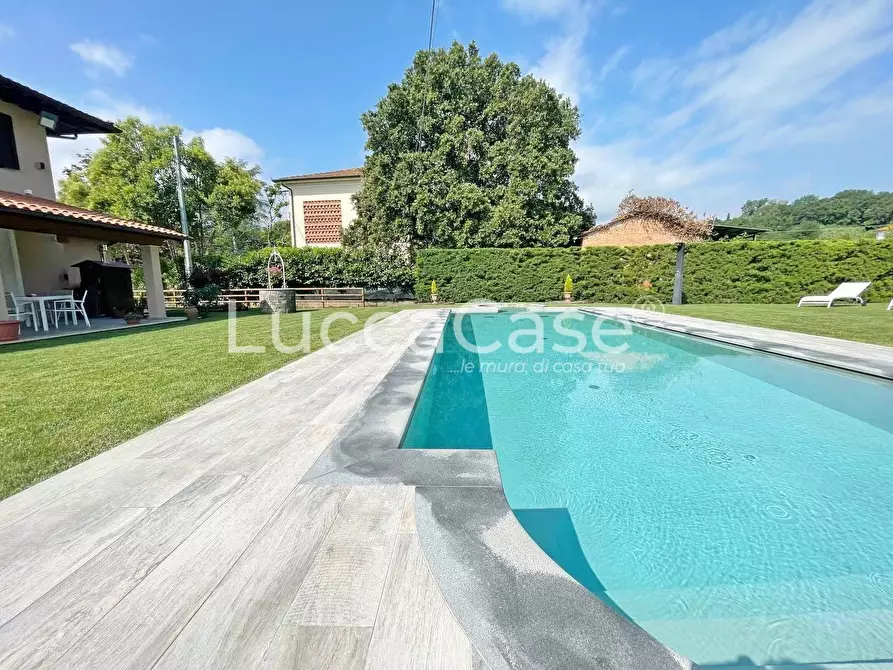 Immagine 17 di Villa in vendita  a Capannori